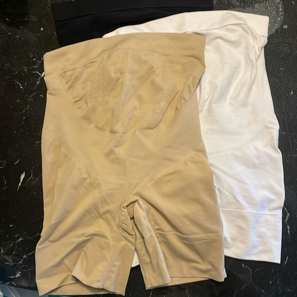 Excellent condition: 3 pair maternity shorts shapewear & 2 belly bands - Picture 2 of 3